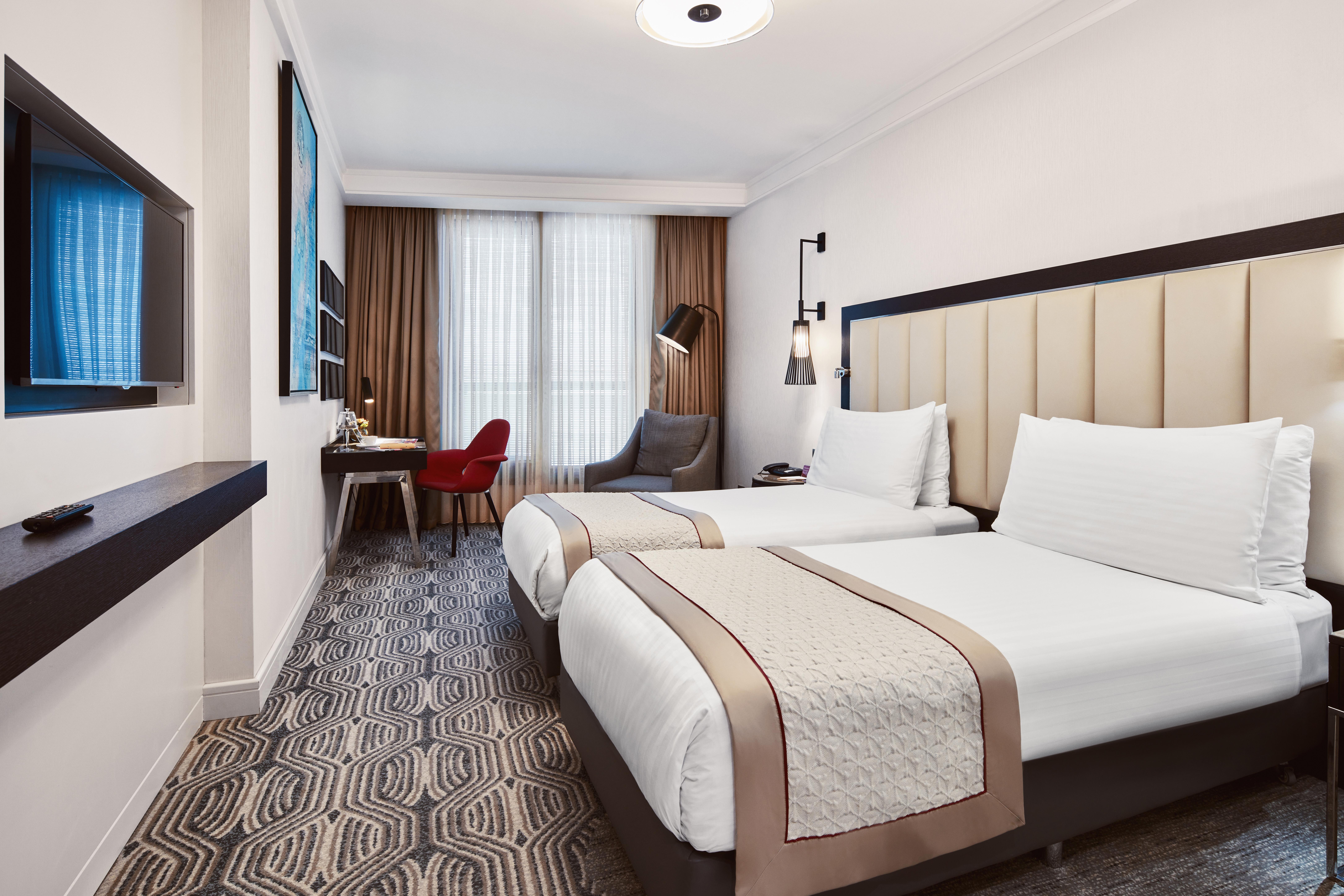 Moevenpick Istanbul Hotel Golden Horn Exteriér fotografie A room at the hotel