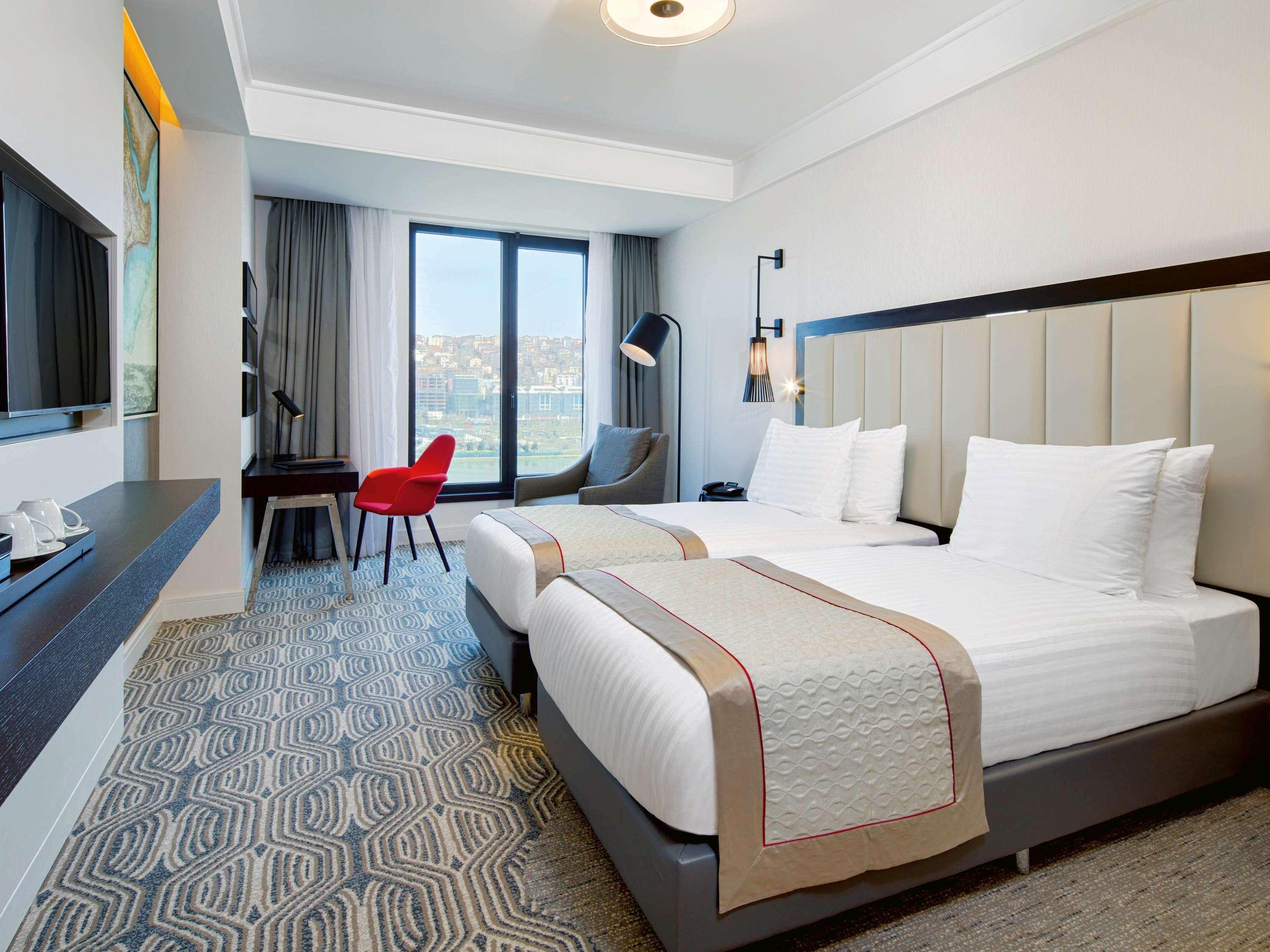 Moevenpick Istanbul Hotel Golden Horn Exteriér fotografie A room at the hotel