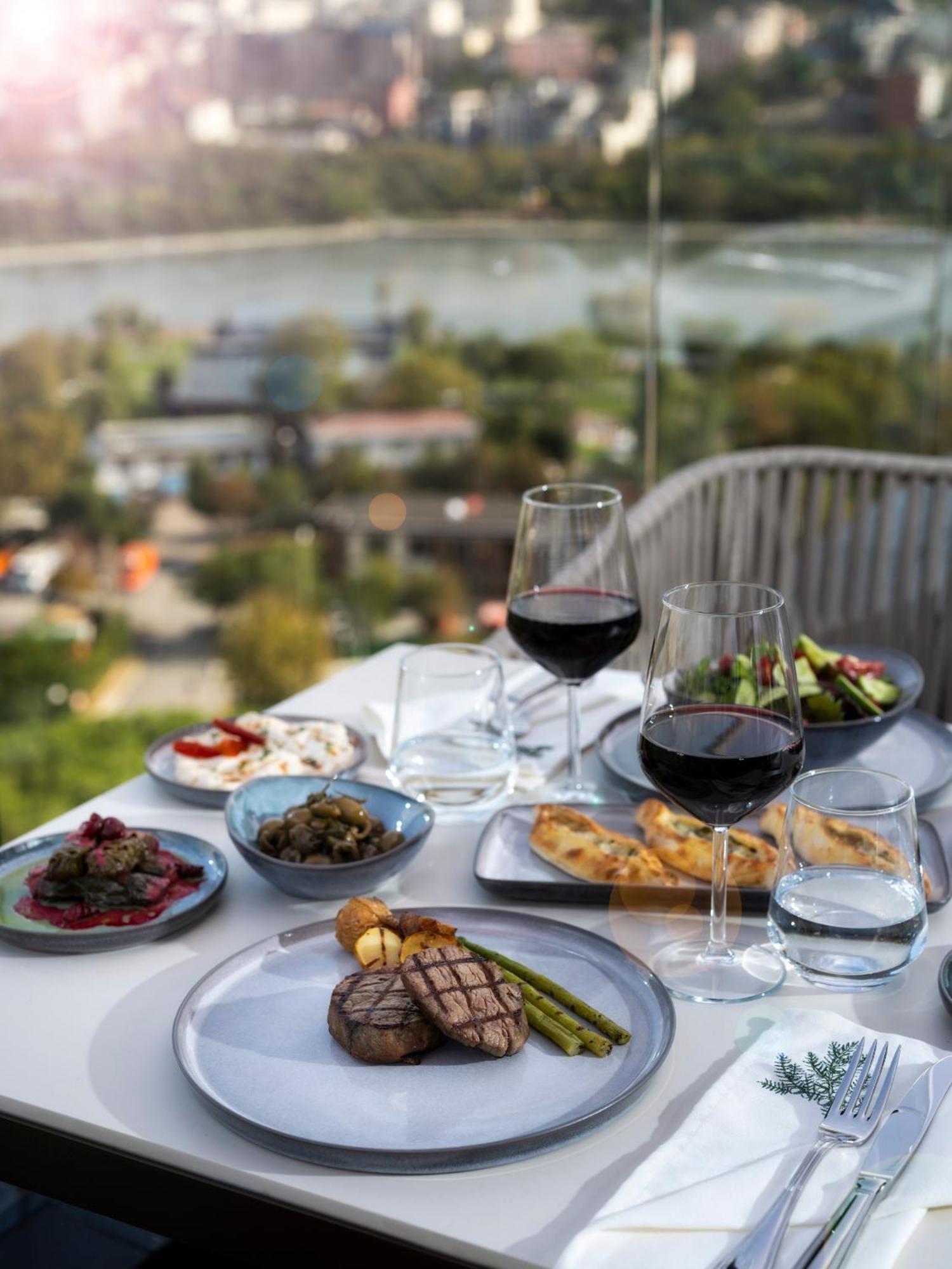 Moevenpick Istanbul Hotel Golden Horn Exteriér fotografie A selection of meze