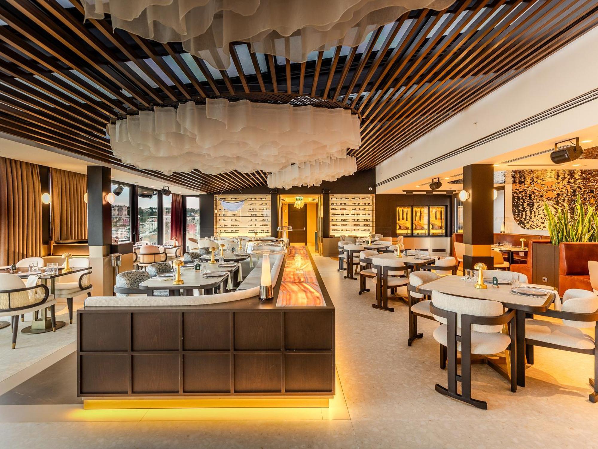Moevenpick Istanbul Hotel Golden Horn Exteriér fotografie The interior of the restaurant