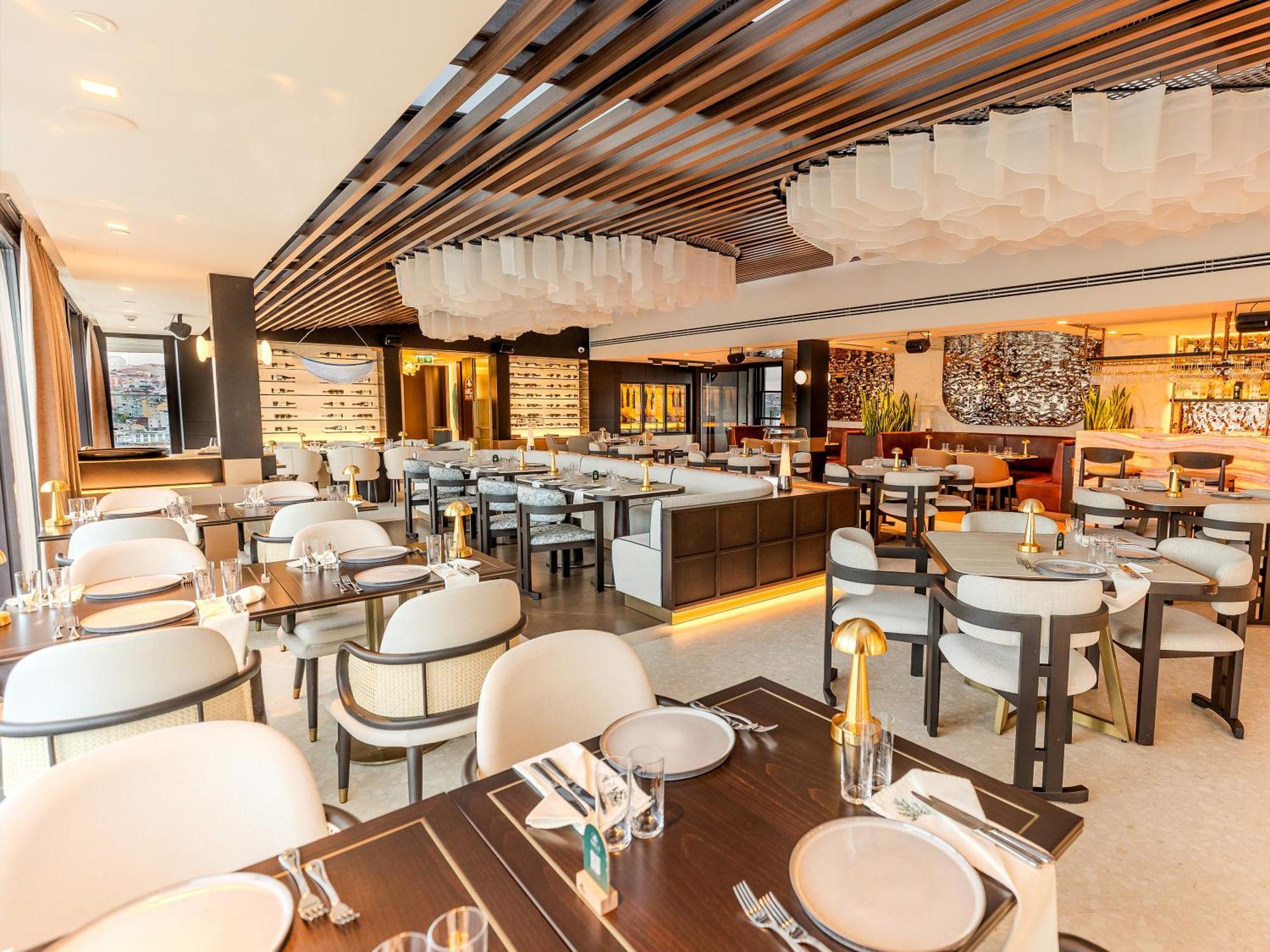 Moevenpick Istanbul Hotel Golden Horn Exteriér fotografie The interior of the restaurant