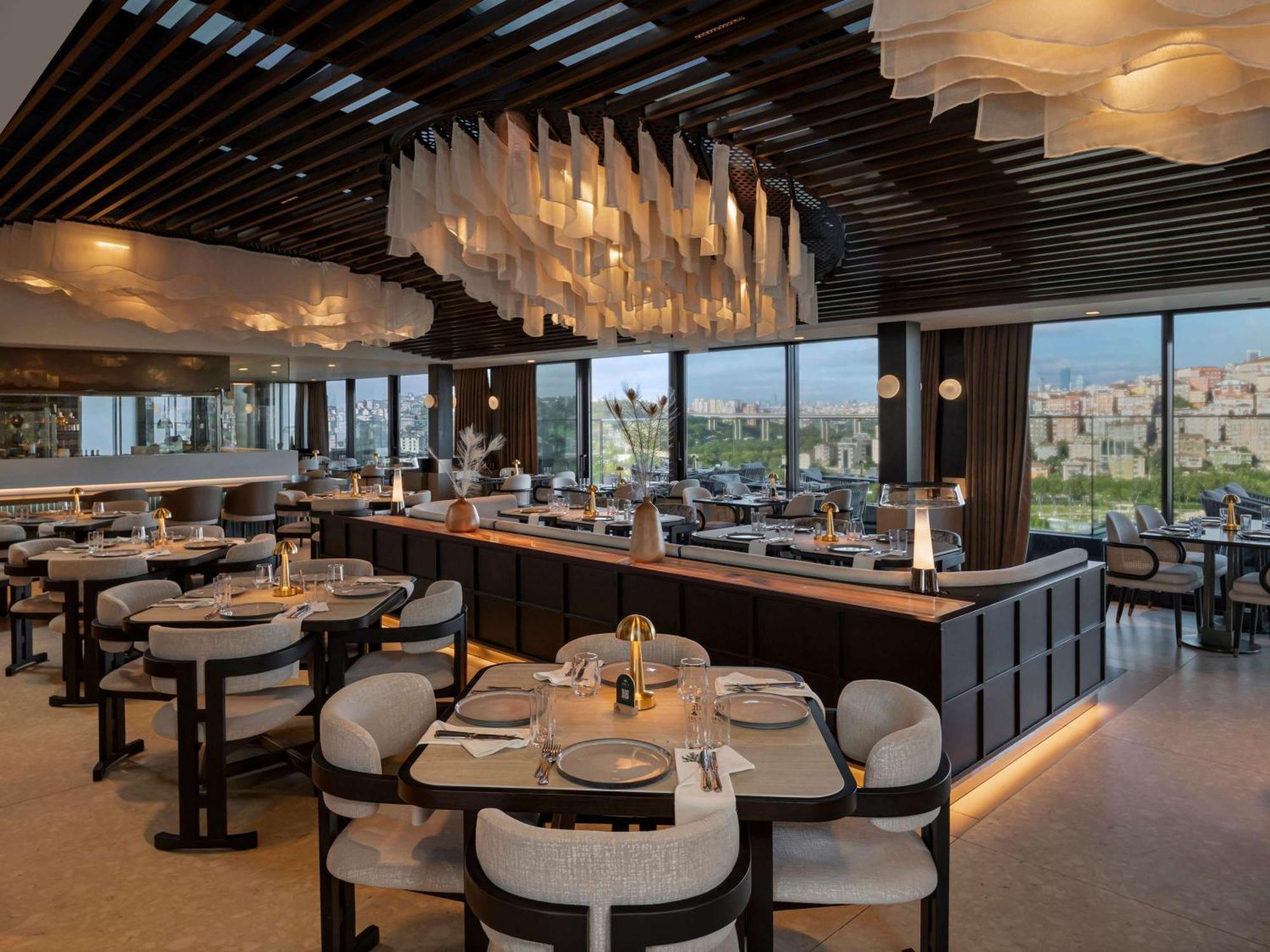 Moevenpick Istanbul Hotel Golden Horn Exteriér fotografie The restaurant